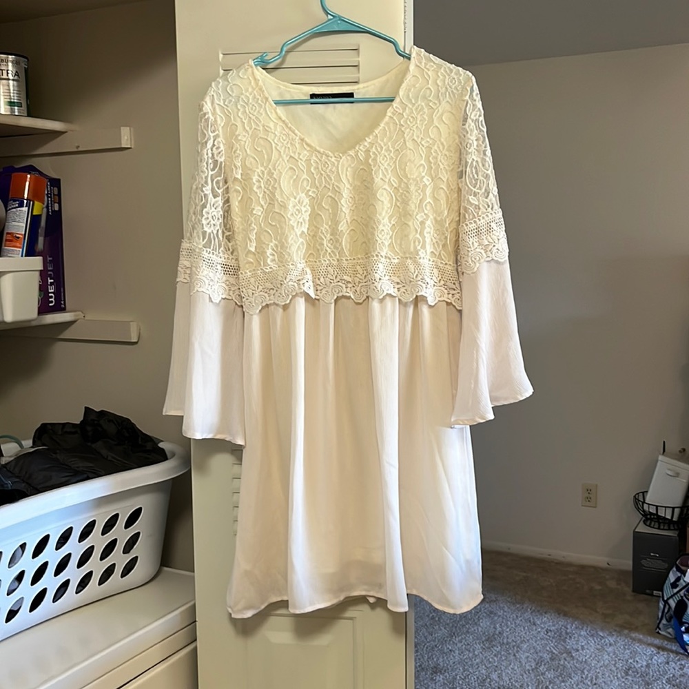 Cream/off white. Quarter sleeve dress. Flowy.